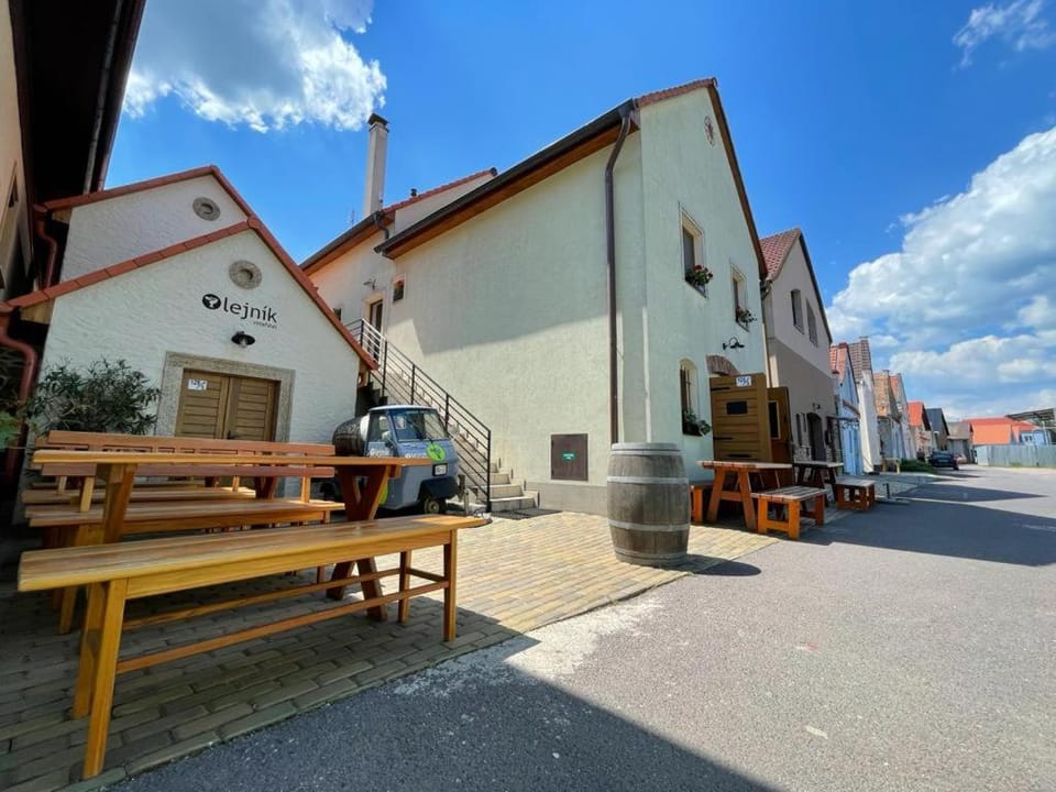 Property building, Neighbourhood
