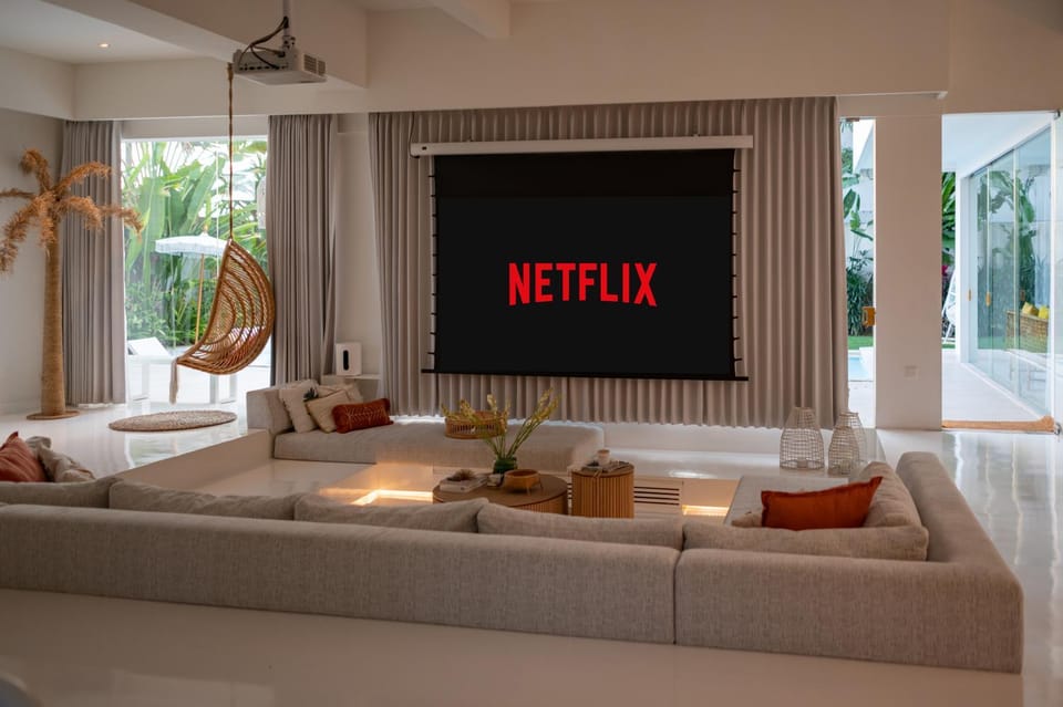 Communal lounge/ TV room, TV and multimedia, Living room, Seating area, Evening entertainment