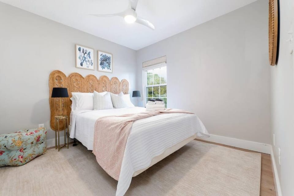 Bed, Bedroom, fireplace
