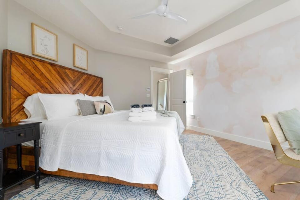 Bed, Bedroom, fireplace