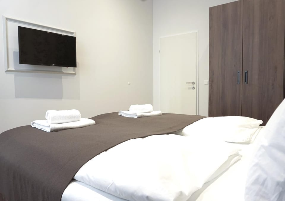 Bed, TV and multimedia, Bedroom, towels, wardrobe