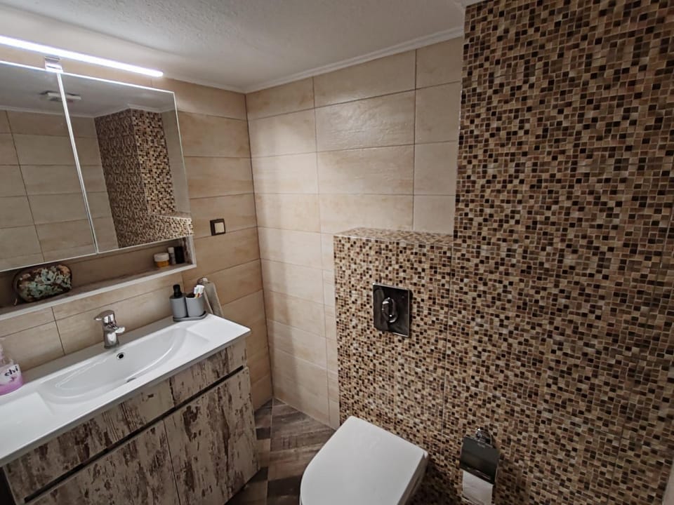 Shower, Toilet, Bathroom