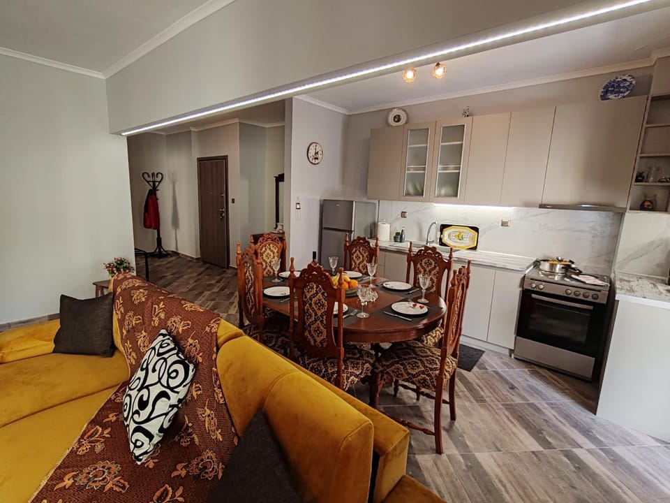 Kitchen or kitchenette, Living room, Seating area, pet friendly, stove
