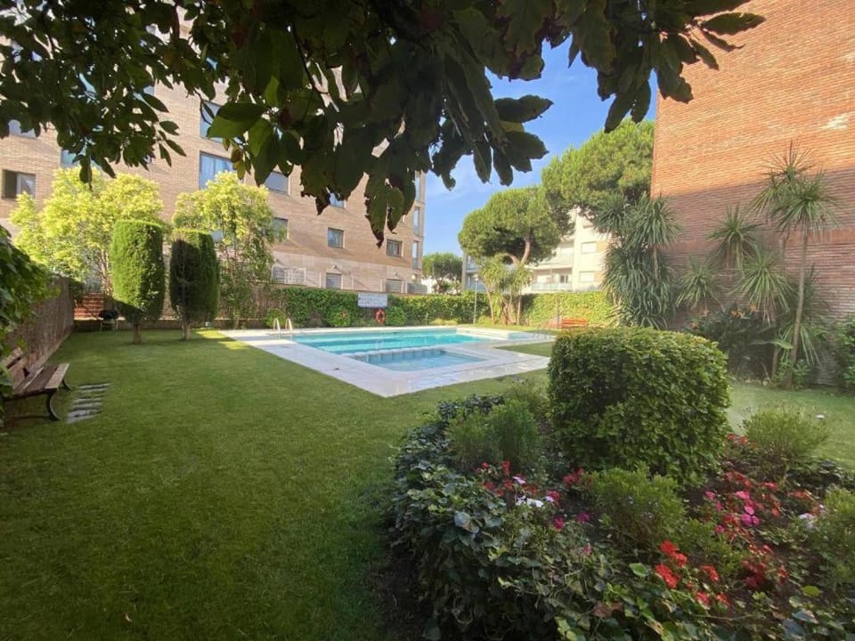 Property building, Garden, Swimming pool