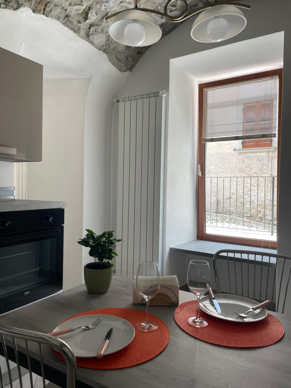 Kitchen or kitchenette, Dining area