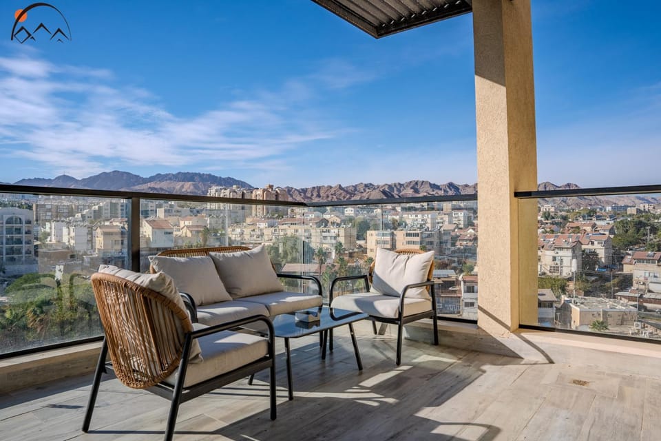 Patio, Natural landscape, View (from property/room), Balcony/Terrace, Seating area, City view, Mountain view
