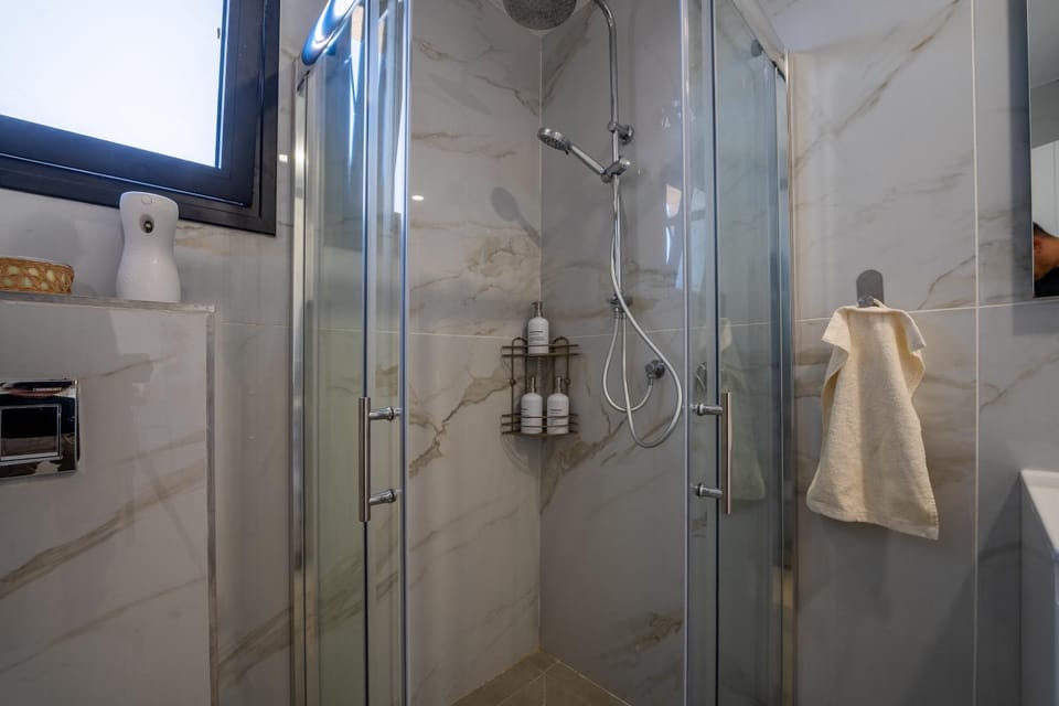 Shower, Bathroom, towels