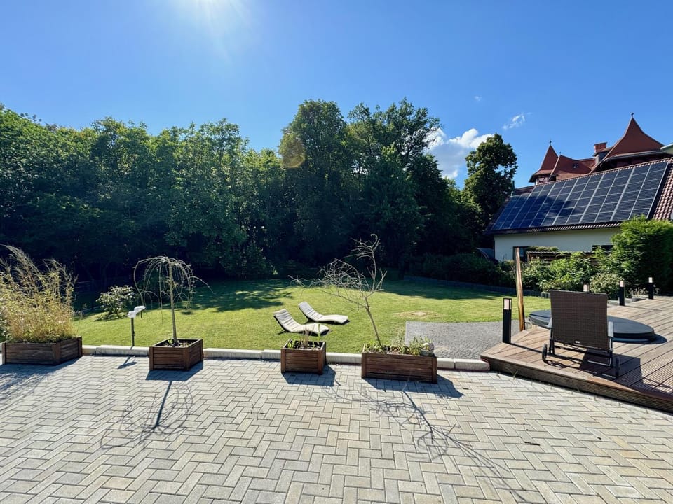 Garden, Garden view