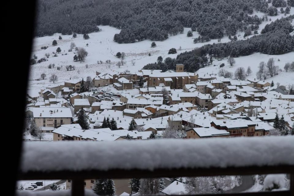 Chalet vue imprenable sur lac et pistes Chalet in Catalonia