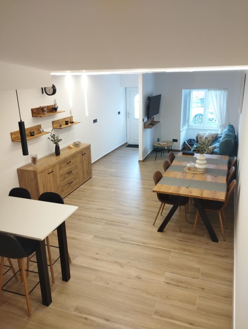 Living room, Dining area