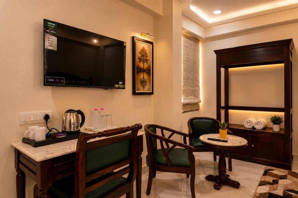 TV and multimedia, Coffee/tea facilities, Kitchen or kitchenette, Seating area, Dining area, minibar