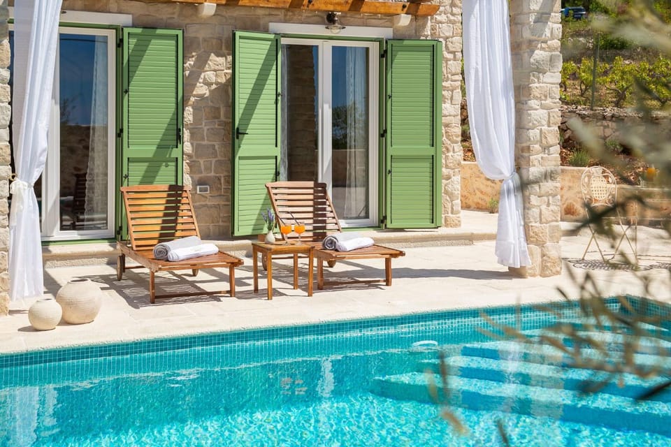 Patio, Swimming pool, Swimming pool, sunbed