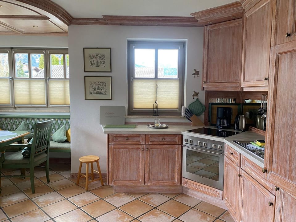 Kitchen or kitchenette, Dining area, dishwasher, minibar, pet friendly