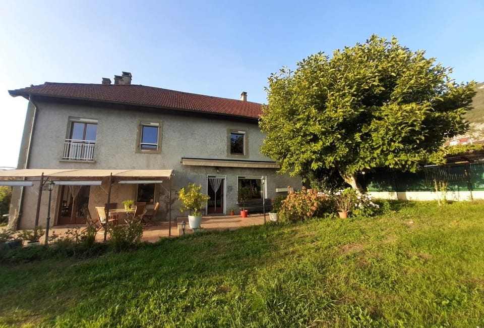 Property building, Garden, Balcony/Terrace