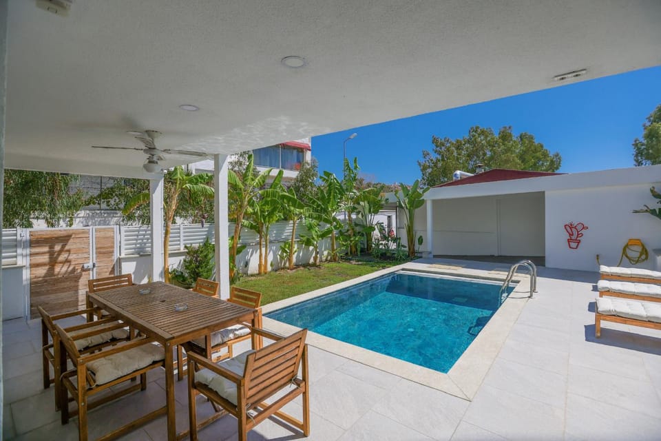 Patio, Day, Pool view, Swimming pool, sunbed