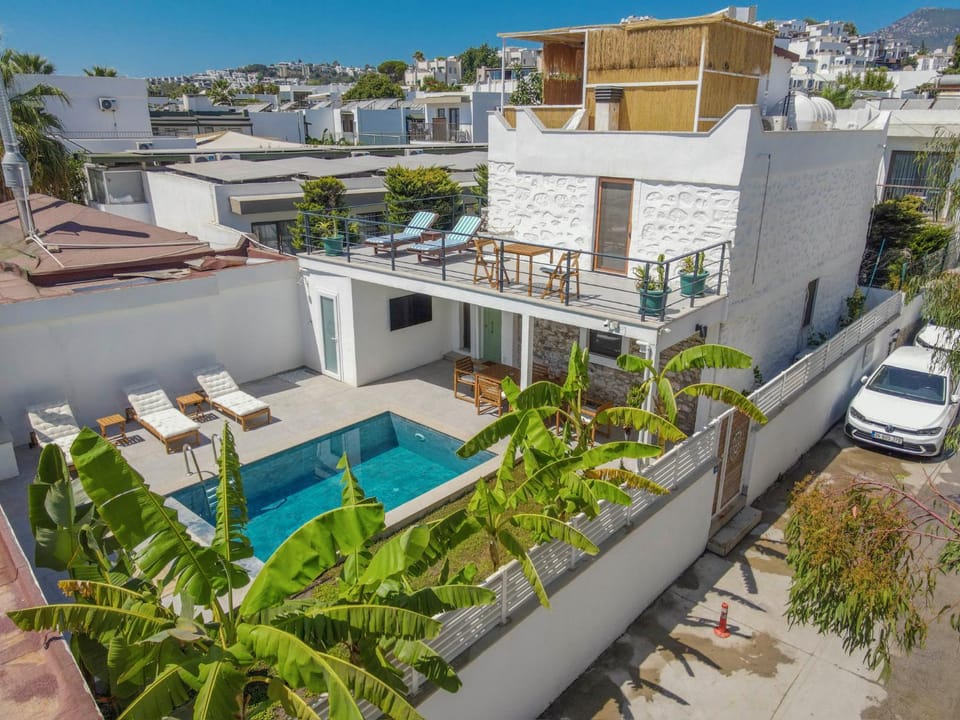 Property building, Patio, Neighbourhood, Bird's eye view, Garden, View (from property/room), Balcony/Terrace, Pool view, Swimming pool, Location, Parking, sunbed