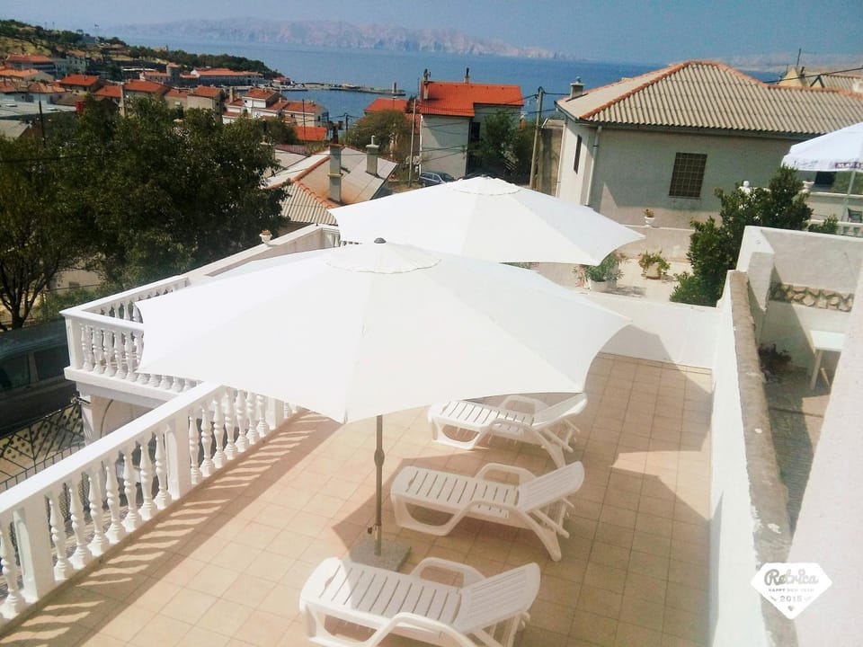 BBQ facilities, Balcony/Terrace, Beach, City view, Lake view, Landmark view, Mountain view, Sea view, Street view, young children, Certificate/Award