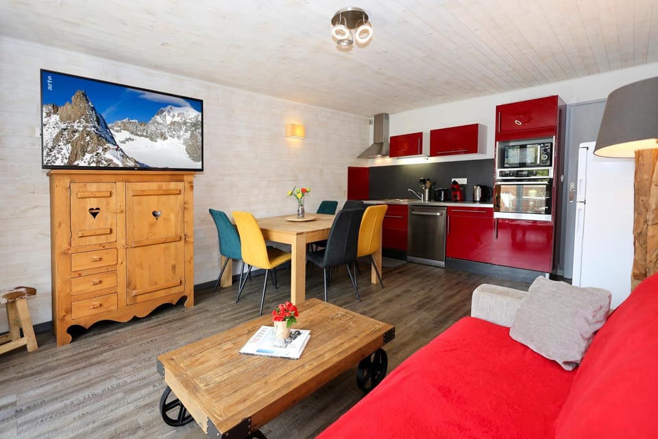 Pied des pistes, balcon avec vue, chic, Cosy et lumineux Apartment in Les Deux Alpes