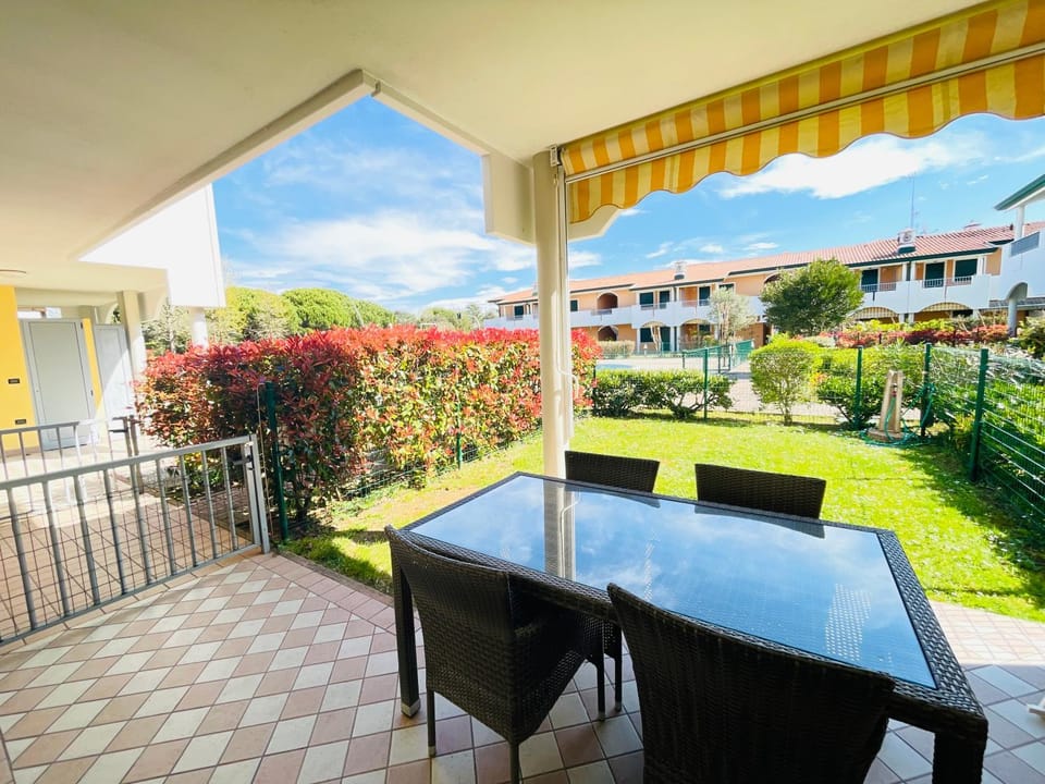 Balcony/Terrace, Garden view