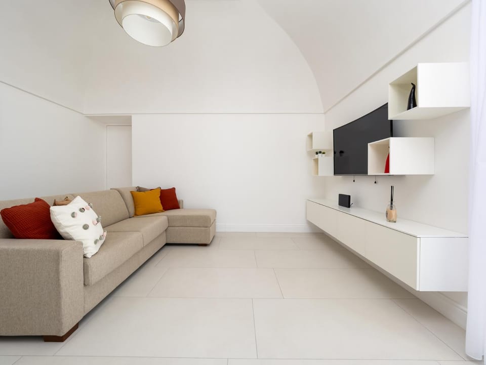 TV and multimedia, Living room, Seating area, furniture, internet