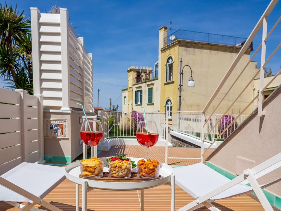 Patio, Food and drinks, sunbed