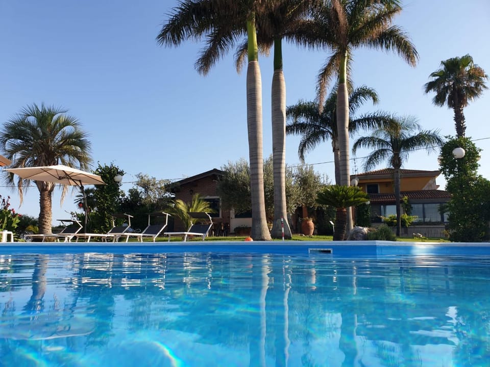 View (from property/room), Garden view, Swimming pool
