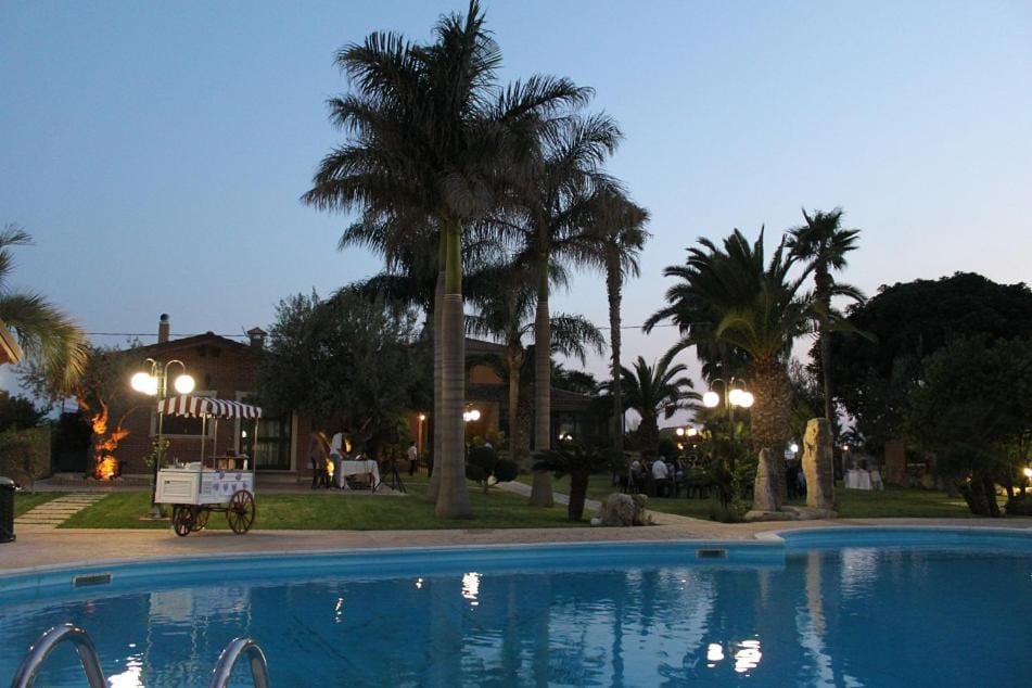Property building, Garden, Evening entertainment, Garden view, Pool view, Swimming pool