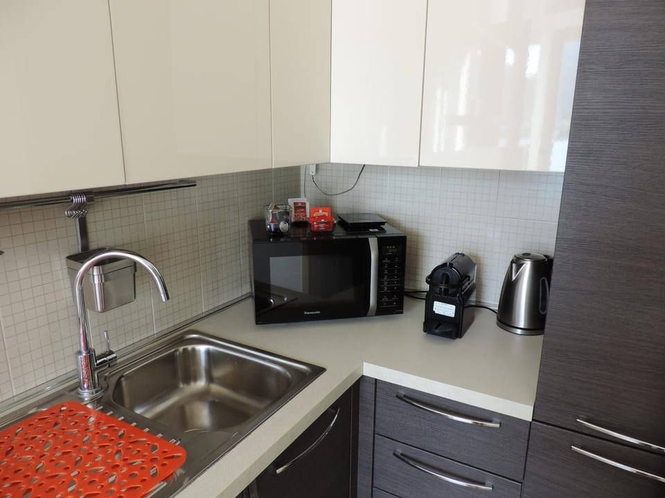 Coffee/tea facilities, minibar