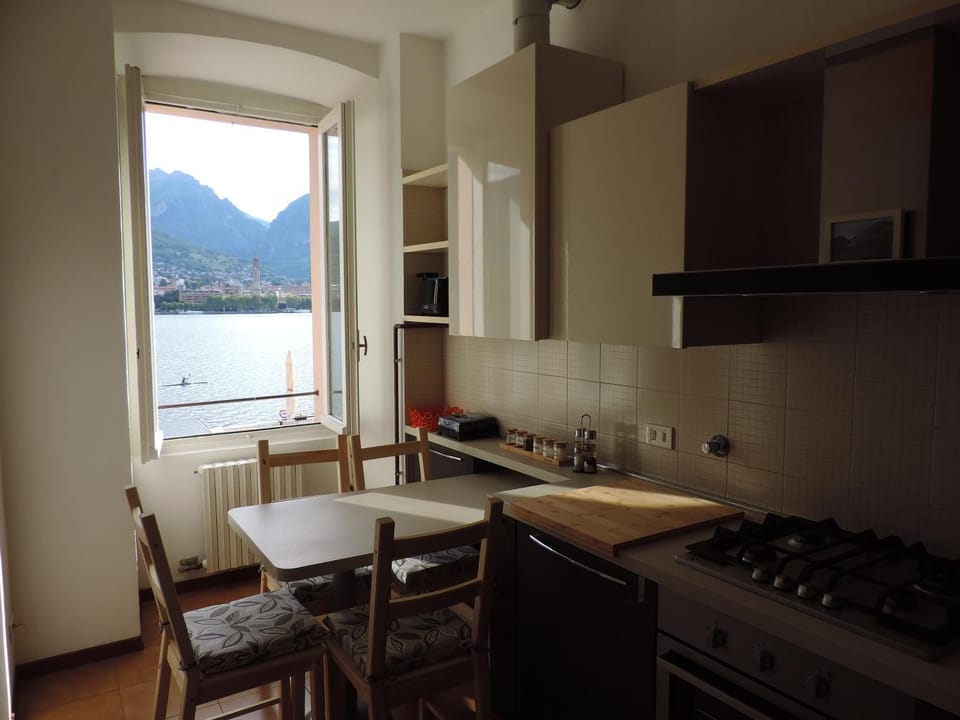 Dining area, Lake view, Mountain view