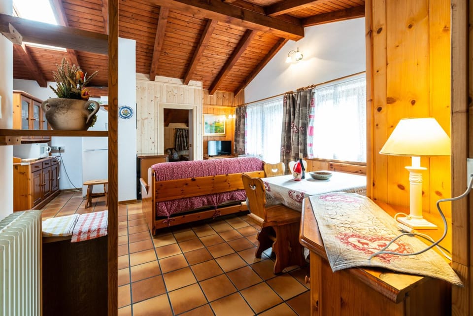 Kitchen or kitchenette, Living room, Seating area, internet, pet friendly