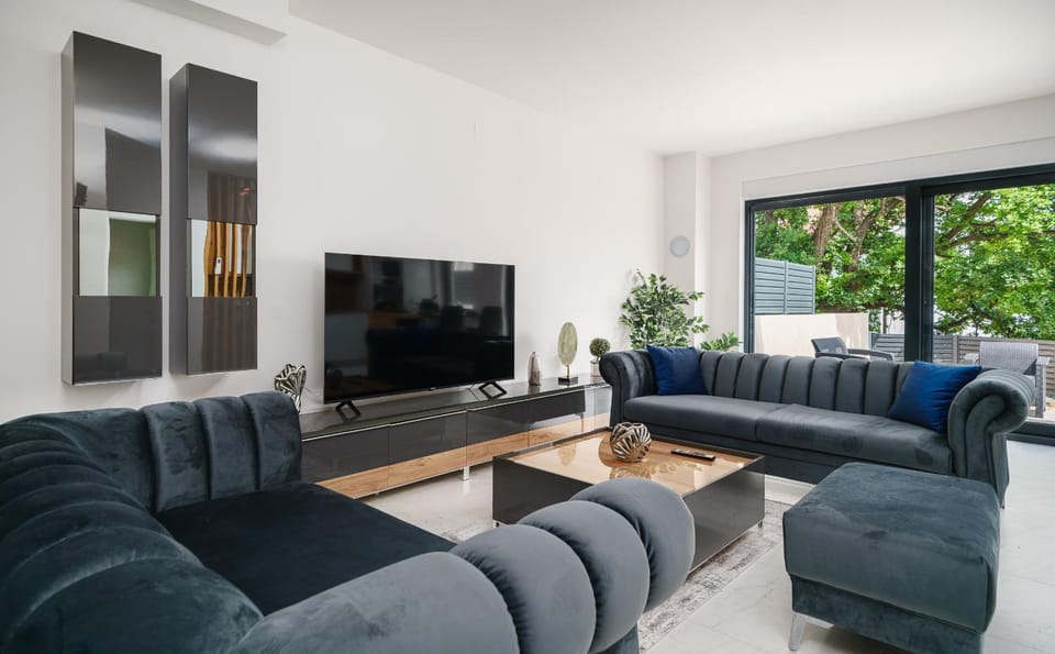 TV and multimedia, Living room, Seating area