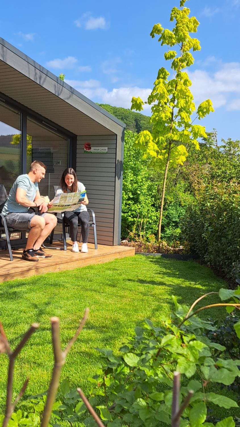 Property building, Patio, Spring, Day, People, Natural landscape, Garden, Guests, Garden view, group of guests