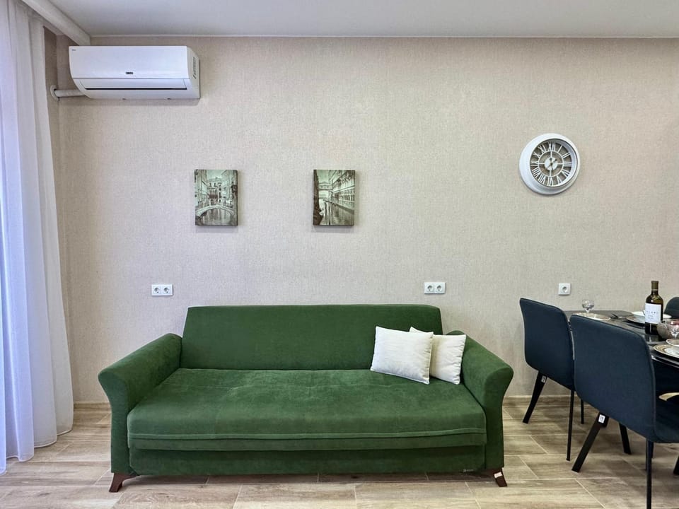 Living room, Seating area, air conditioner