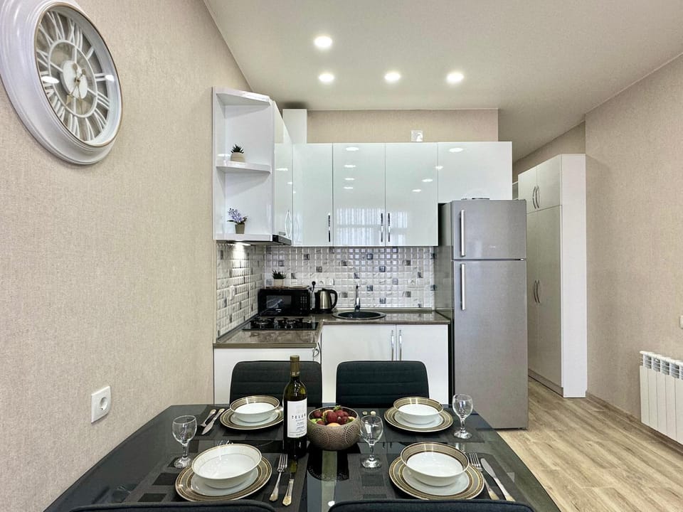 Kitchen or kitchenette, microwave, stove