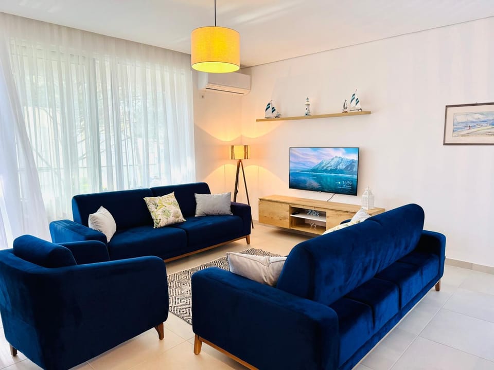 Communal lounge/ TV room, TV and multimedia, Living room, Seating area