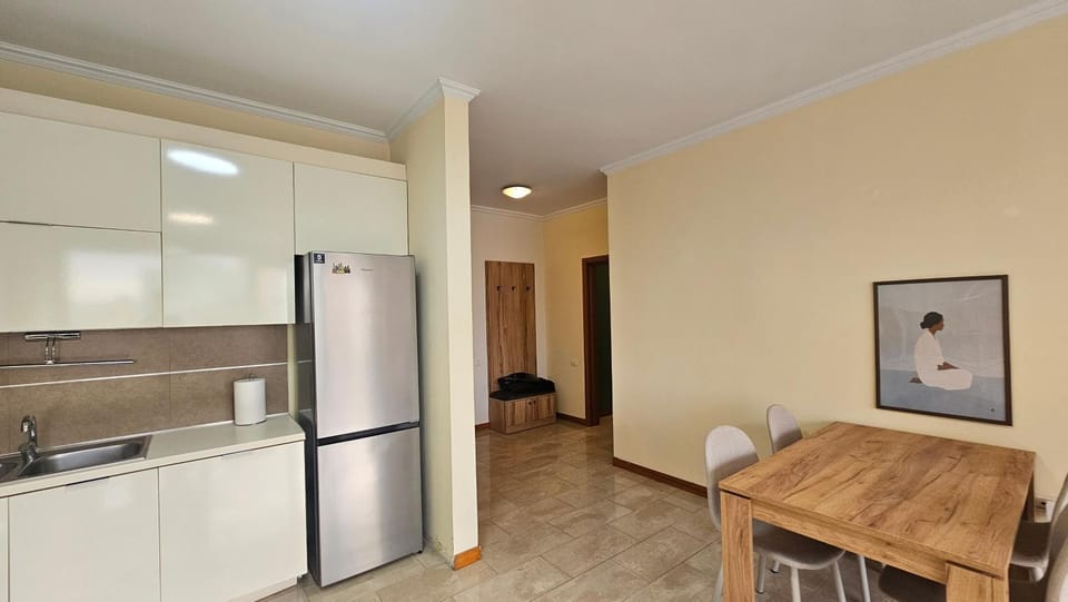 Kitchen or kitchenette, Dining area, oven, stove