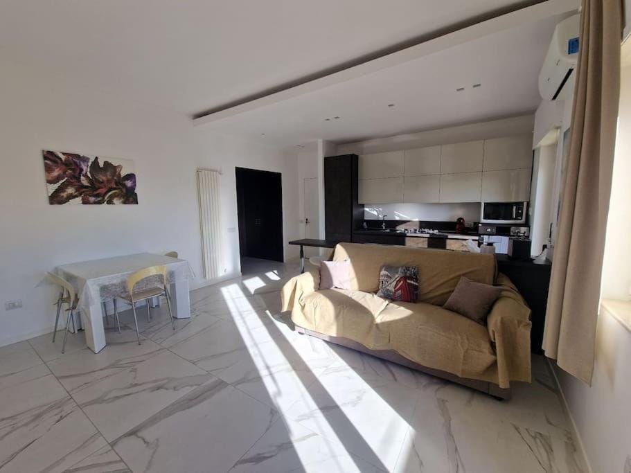 Kitchen or kitchenette, Dining area, pet friendly