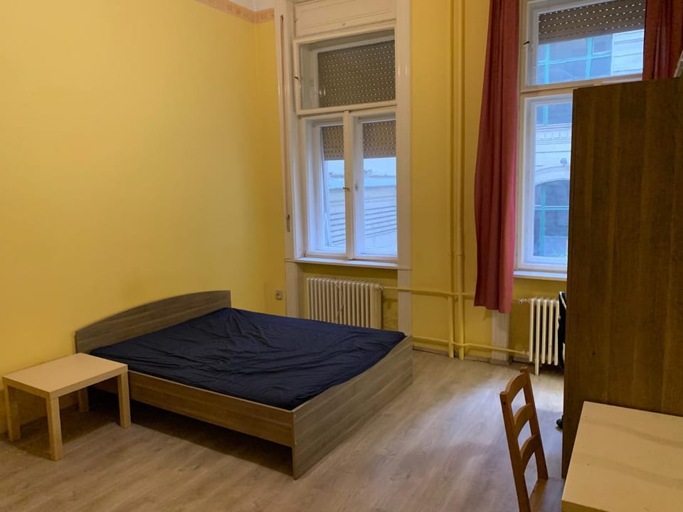 Bed, Seating area