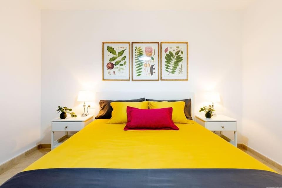 Bed, Photo of the whole room