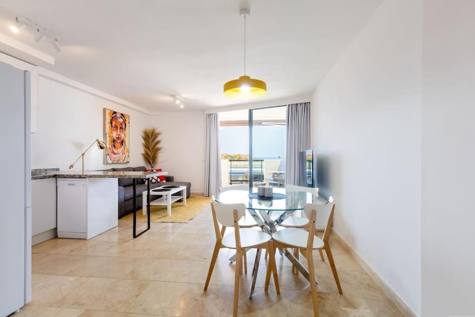 Kitchen or kitchenette, Seating area