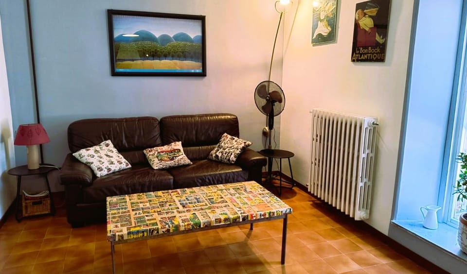 Bed, Living room