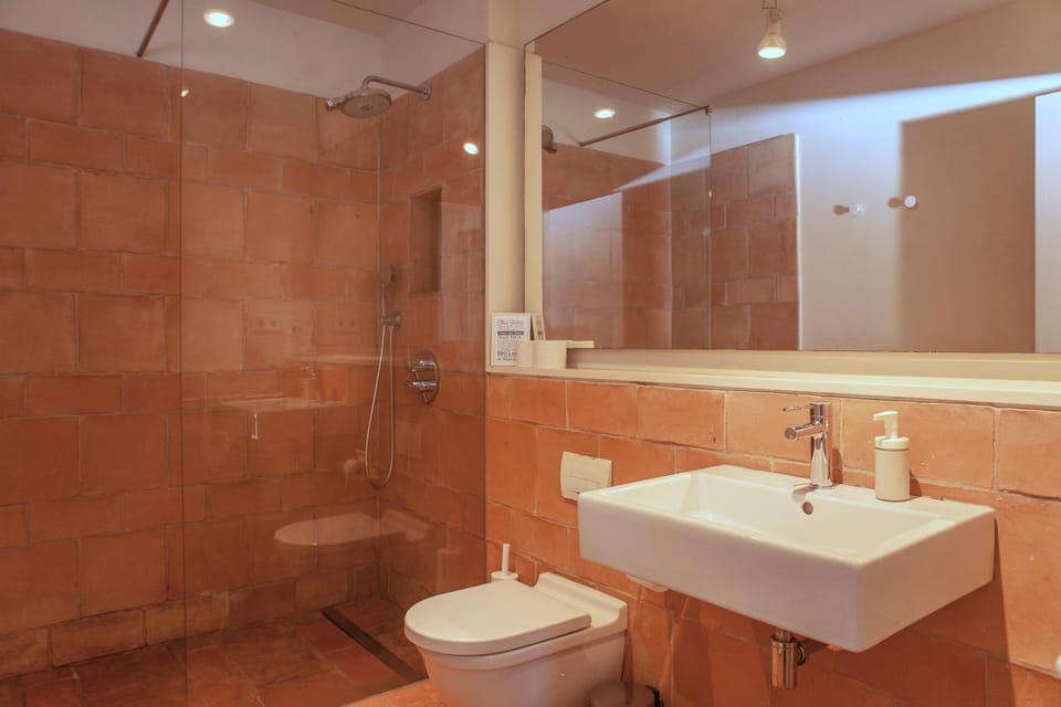 Designer home with pool near beach and village House in Maresme