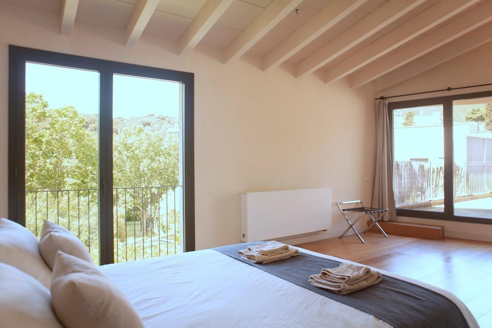 Designer home with pool near beach and village House in Maresme