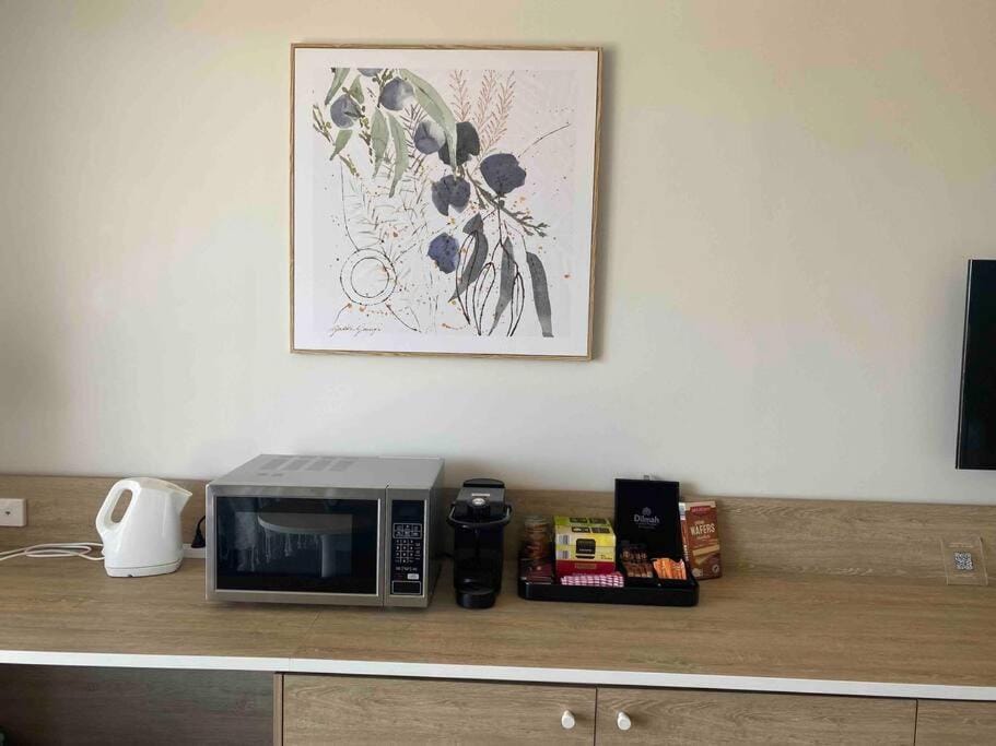 Coffee/tea facilities, minibar