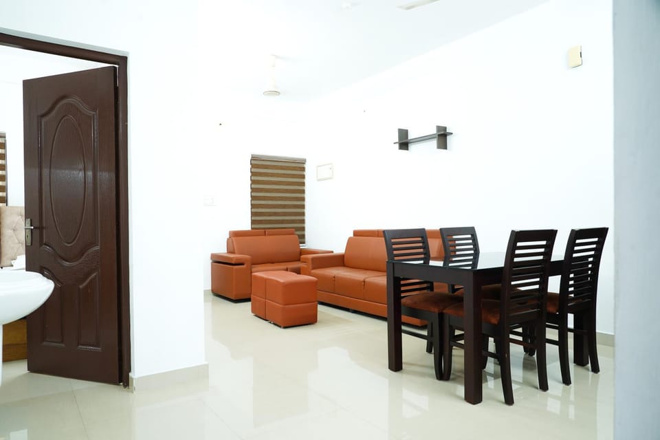 Seating area, Dining area