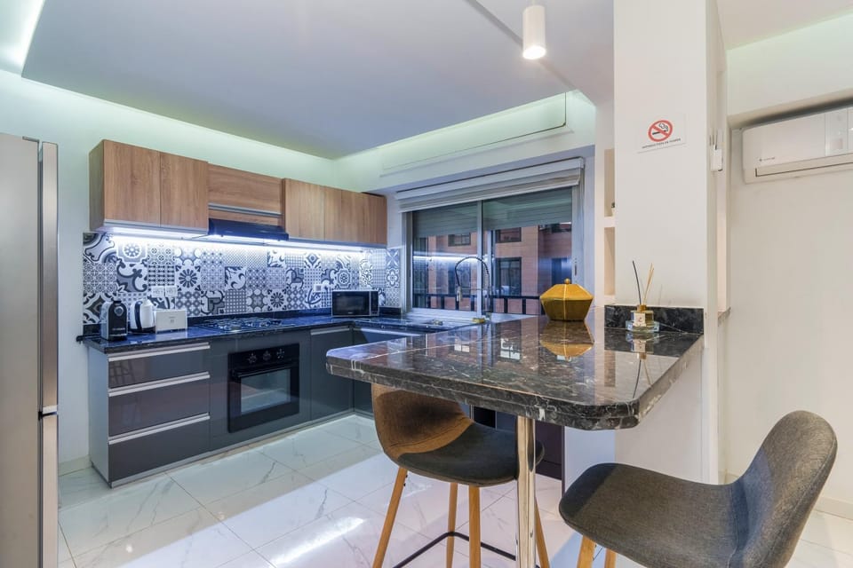 TV and multimedia, Kitchen or kitchenette, Living room, Seating area, Dining area, minibar, oven, pet friendly, stove, air conditioner