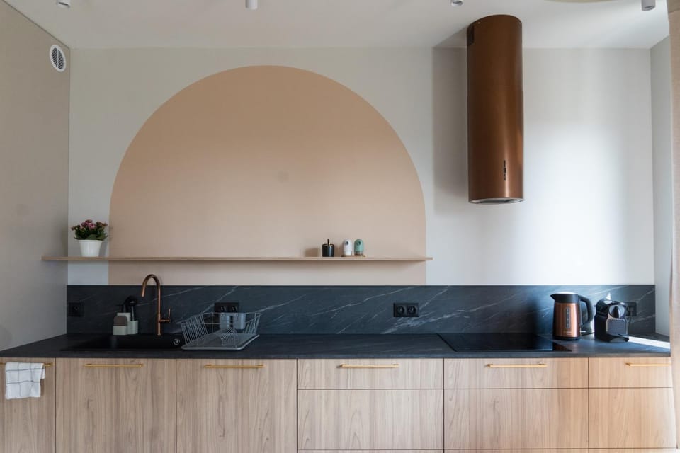 Coffee/tea facilities, Kitchen or kitchenette, stove
