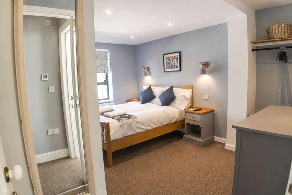 Spacious Pretty home in Old Totterdown House in Bristol