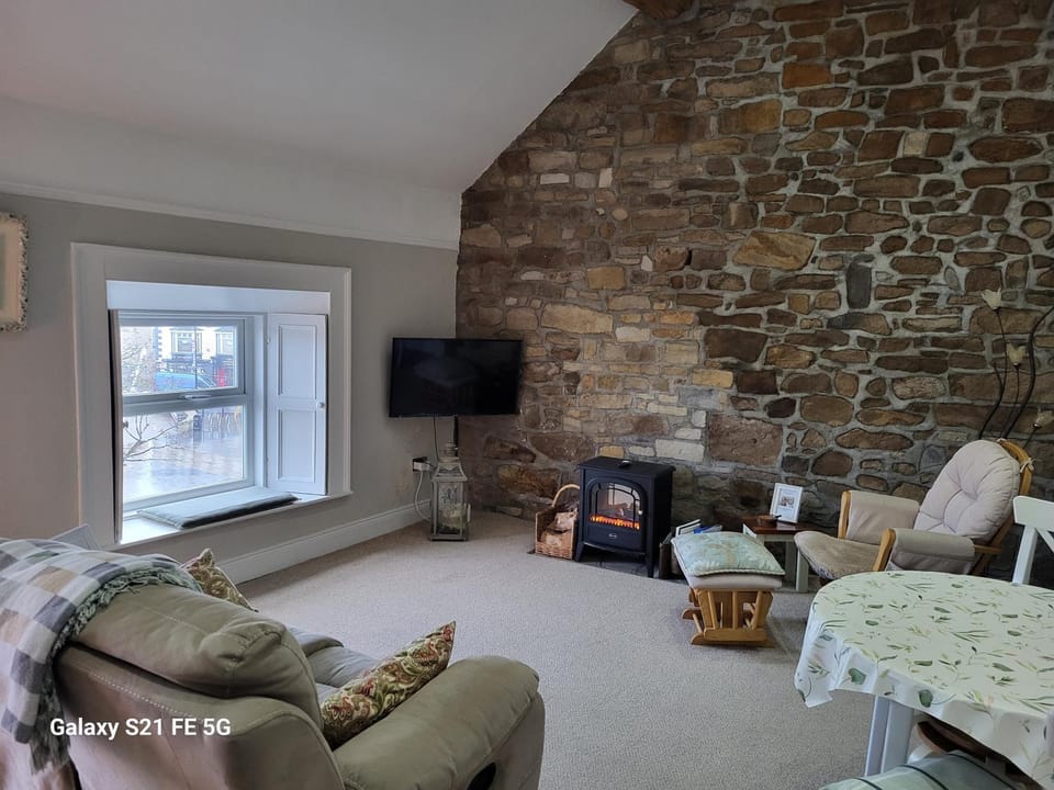 Communal lounge/ TV room, TV and multimedia, Living room, Seating area