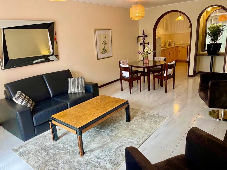 TV and multimedia, Living room, Seating area, Dining area, kitchen
